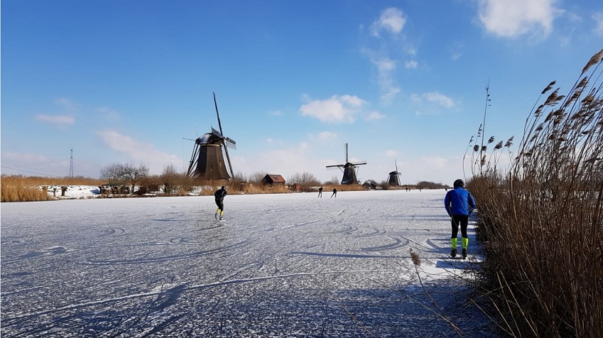 Kinderdijk met ijs.jpg