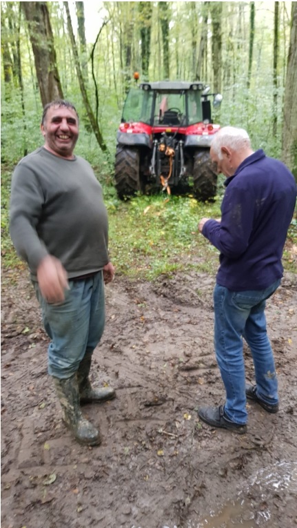 Modder, tractor en boer.jpg